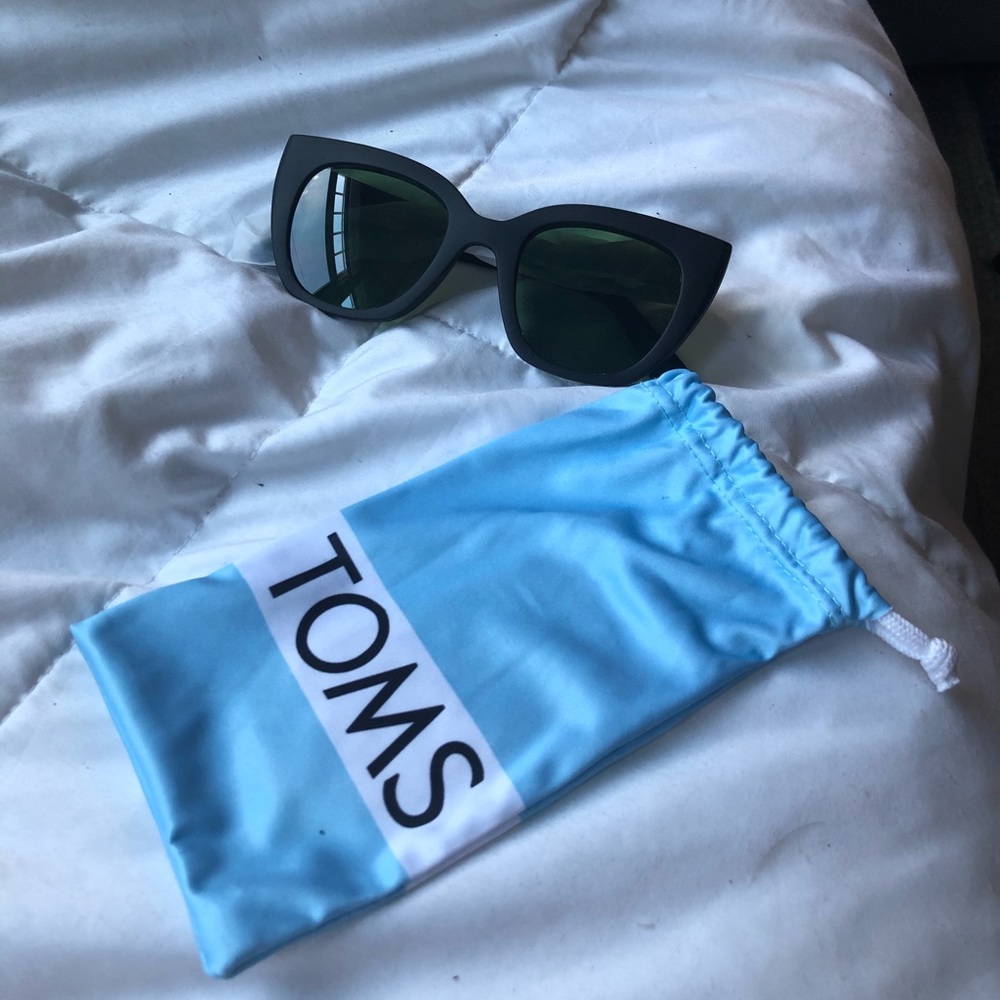 Toms Sydney sunglasses (brand new!)